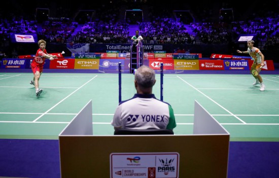 具侵略性的 具侵略性的