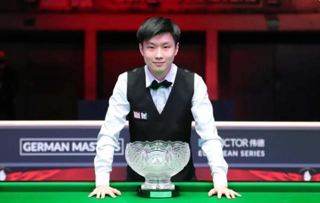 甲新秀对老 甲新秀对老